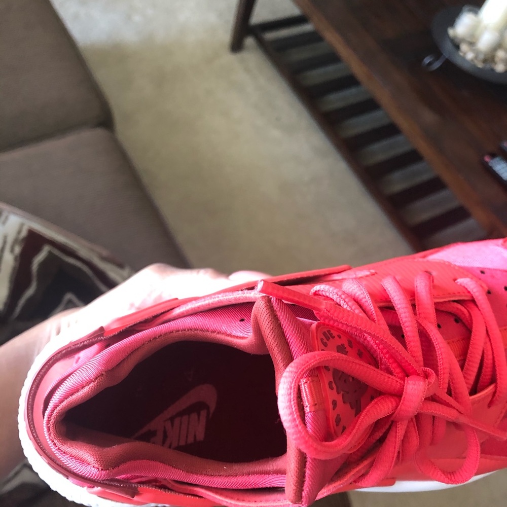COPY - Nike Huraches tennis shoes - Picture 5 of 8